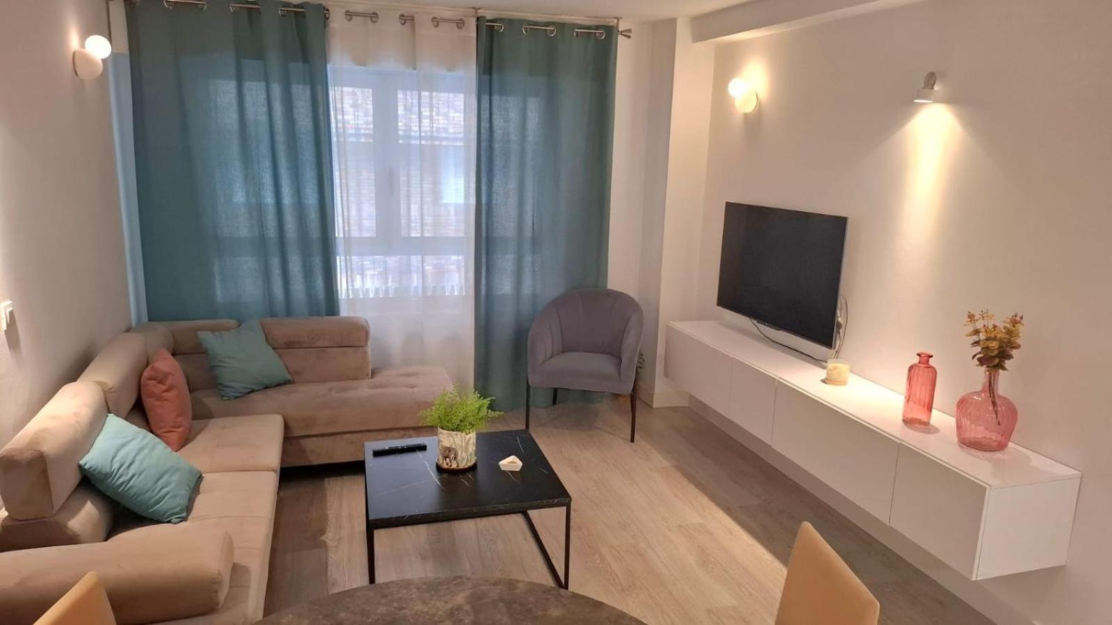 Moderno Con Garaje Privado En El Centro De Apartamento *